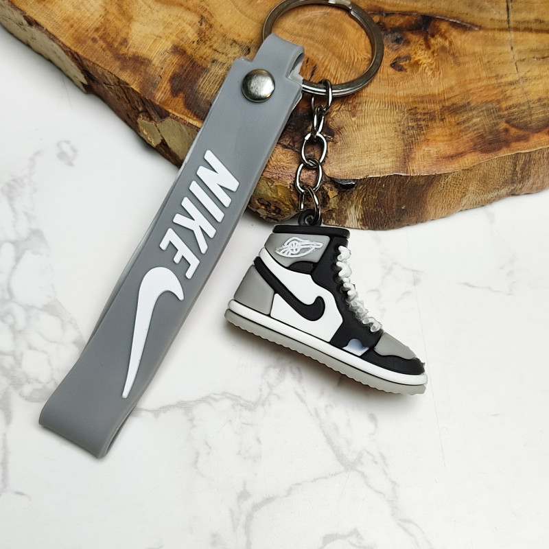 جاکلیدی سیلیکونی وارداتی کفش نایکی همراه با بند آویز