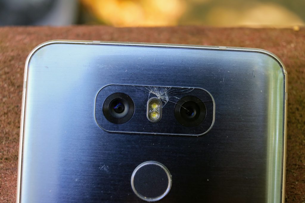 نشانه های شکستن شیشه یا لنز دوربین موبایل چیست؟